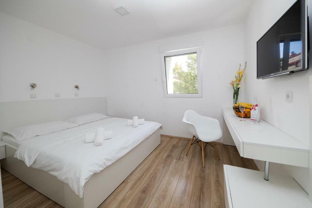 Rocky Beach Rooms Novi Vinodolski Extérieur photo