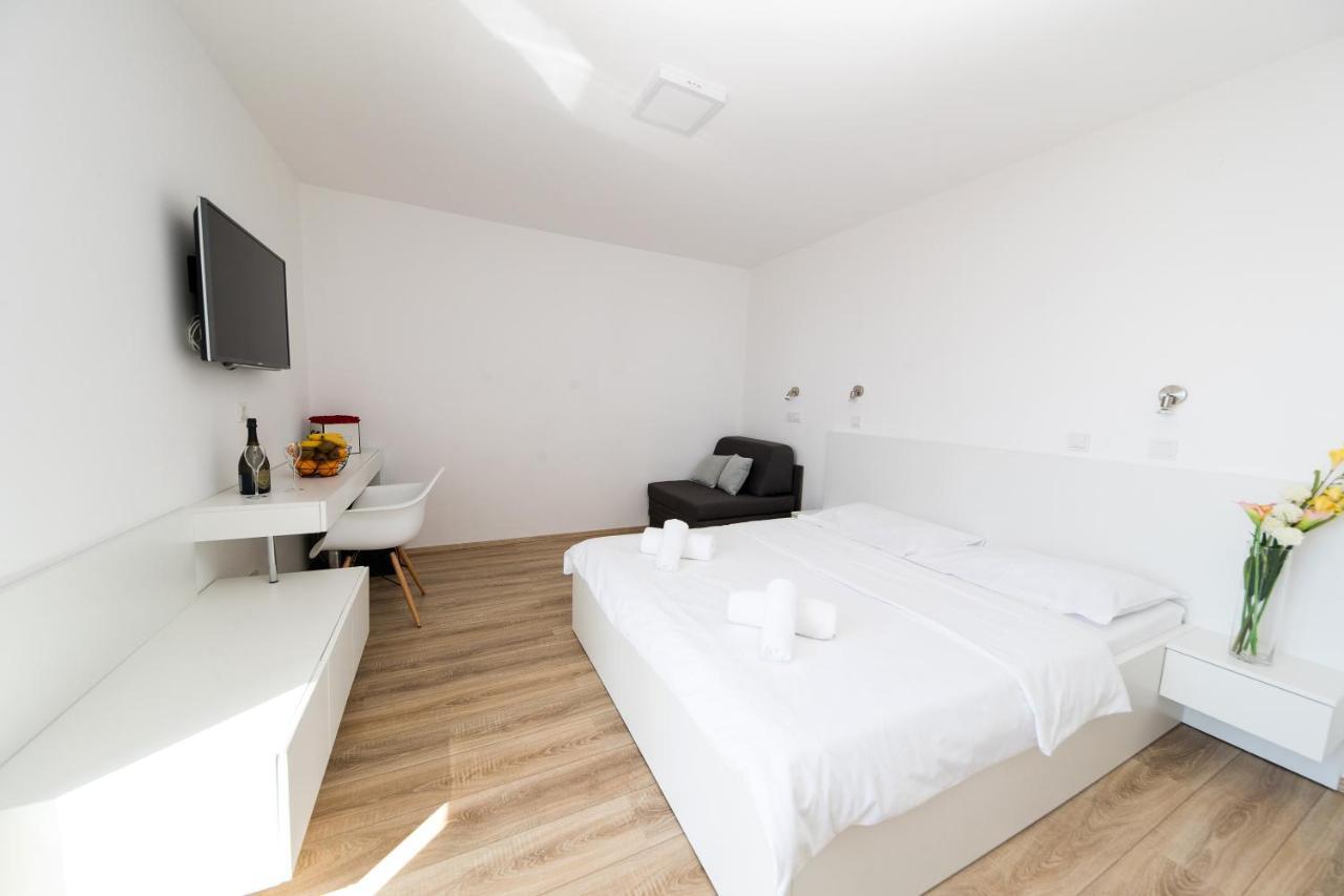 Rocky Beach Rooms Novi Vinodolski Extérieur photo